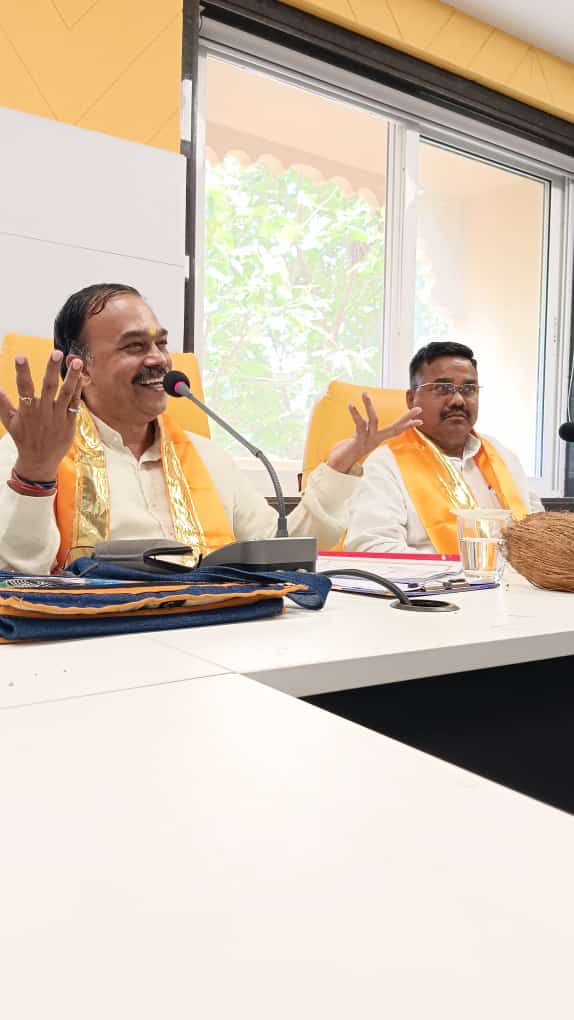 विभिन्न विषयों शर्याशालाये संपन्नहुई